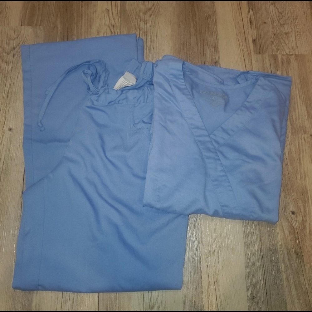 Scrub set
